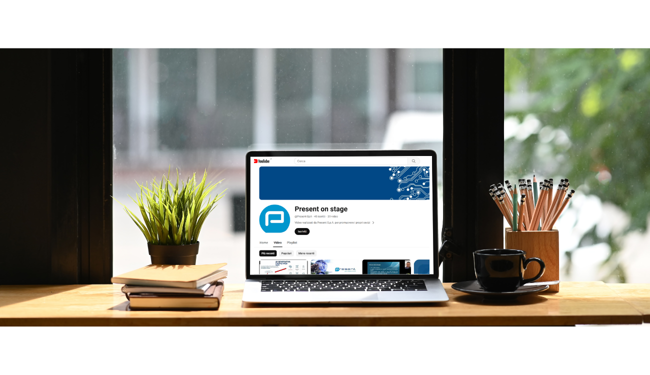 Computer con schermo acceso su canale Youtube di Present